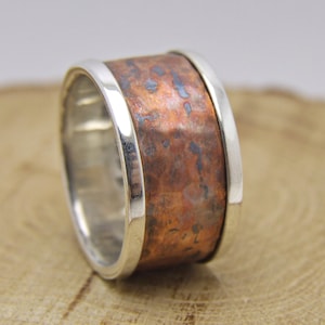 14 mm、エクストラワイド、古美加工の素朴なメンズハンマー加工結婚指輪、銅と銀のハンマー加工酸化加工メンズ銅シルバー結婚指輪