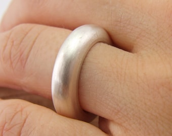 Aliança de prata pura rústica feita à mão: aliança de casamento extra grossa