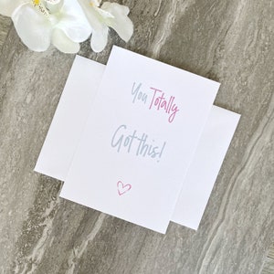 Tarjeta de aliento, tarjeta de cáncer divertido, humor de cáncer, tarjeta de empatía, luchador contra el cáncer, tarjeta de apoyo contra el cáncer, tarjeta de pensamiento de usted (SKU GOT Pink)