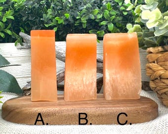 Selenit • Persikaselenit • Orangeselenit • Kristall • Kristallfri form • Energiladdande persikaselenitsten • Selenitbitar •