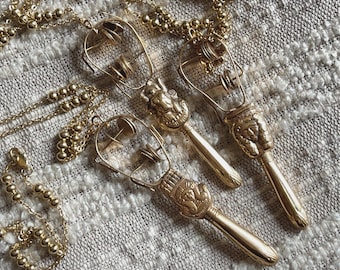 Gold Goddess Hathor Sistrum Necklace | for Protection | Egyptian Revival—Sacred Symbol Jewelry | 黄金の女神ハトホルのシストラムネックレス