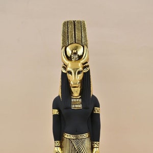 Montu god of war in the ancient Egyptian religion, appears in the head of Tyre, a newly made museum copy Egyptian deities.Egyptian sculpture