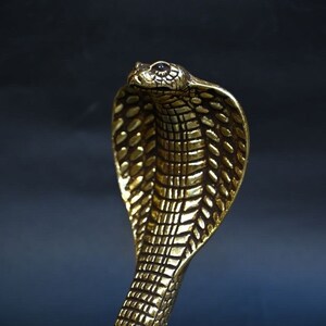 Estatua de cobra Uraeus hecha a mano, diosa serpiente egipcia con pan de oro.