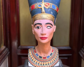 Vintage Franklin Mint Queen Nefertiti Heirloom Doll 1987. Missing