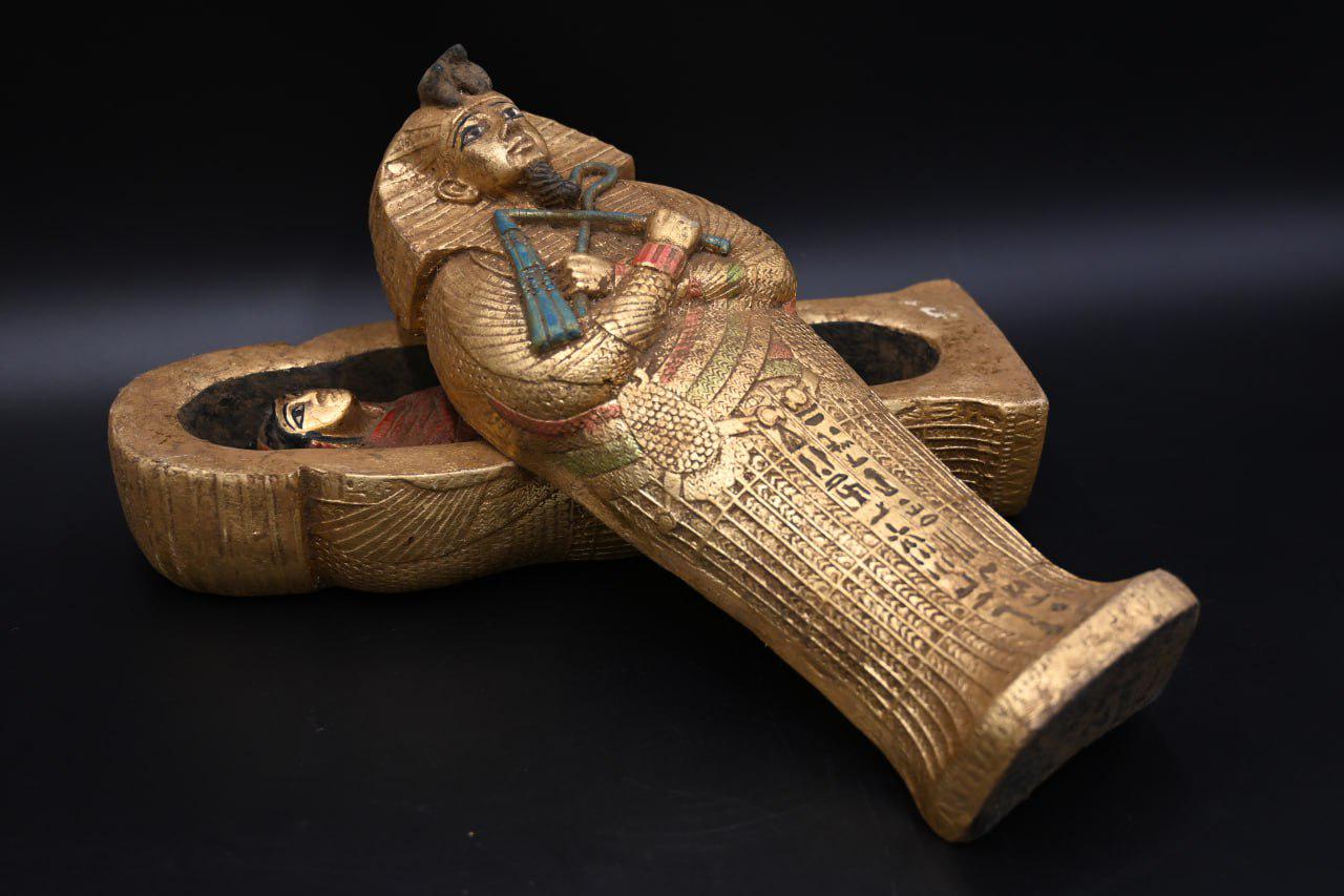 希少な古代エジプトの遺物 ツタンカーメン王のファラオ像 棺 紀元前