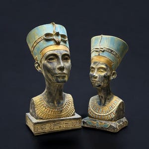 The powerful head of Nefertiti, Queen Nefertiti statuette Egyptian Queen Replica Handmade Replica Rare Vintage Antiques BC
