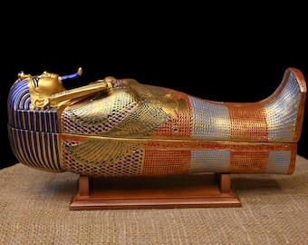 古代エジプトのアヌビスの石棺のミイラ、死者の神、防腐処理の神、神話