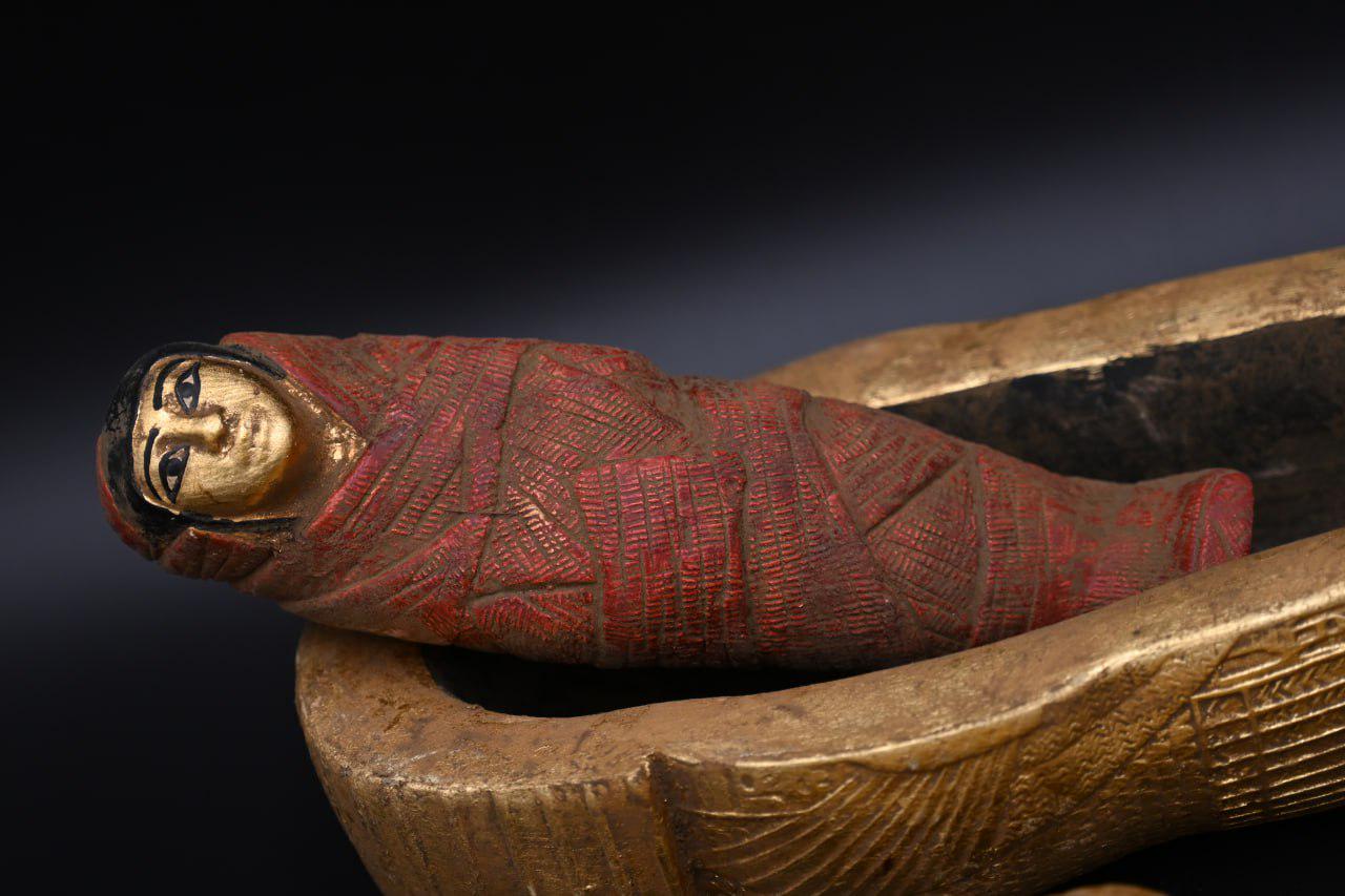 希少な古代エジプトの遺物 ツタンカーメン王のファラオ像 棺 紀元前