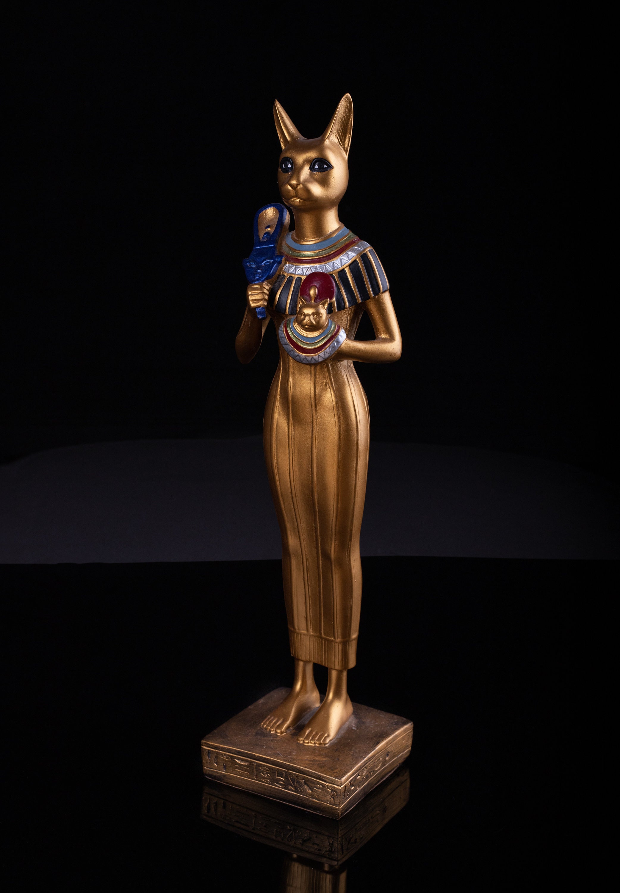 黄金のバステト像、エジプトの猫の女神、手作りのアンティーク神像