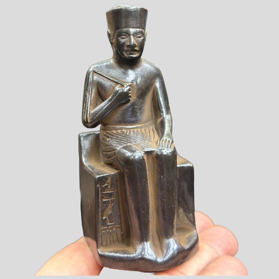 クフ王像：エジプトのファラオの彫刻、黒地の遺物 - Etsy 日本