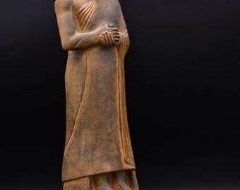 シュメール王グデア像 - 手彫り黒玄武岩製 - メソポタミア美術（35cm