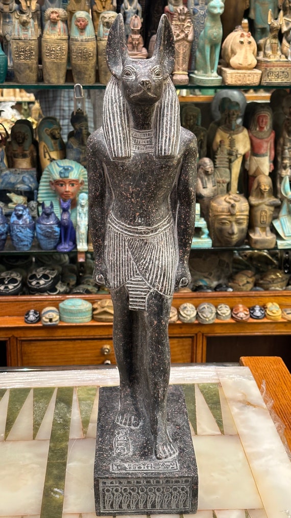 大きなアヌビス神 - エジプト神話 - ミイラ化 - 守護 - 異界の石で作