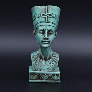 The powerful Nefertiti Head, Queen Nefertiti statuette, statue of Nefertiti, Replica, Egyptian Home Decor BC