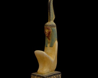 Estatua de la diosa Maat: deidad egipcia de la verdad y la justicia