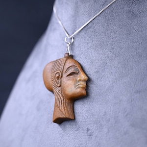 The poweful Nefertiti amulet, Queen Nefertiti statuette, Amulet of Nefertiti