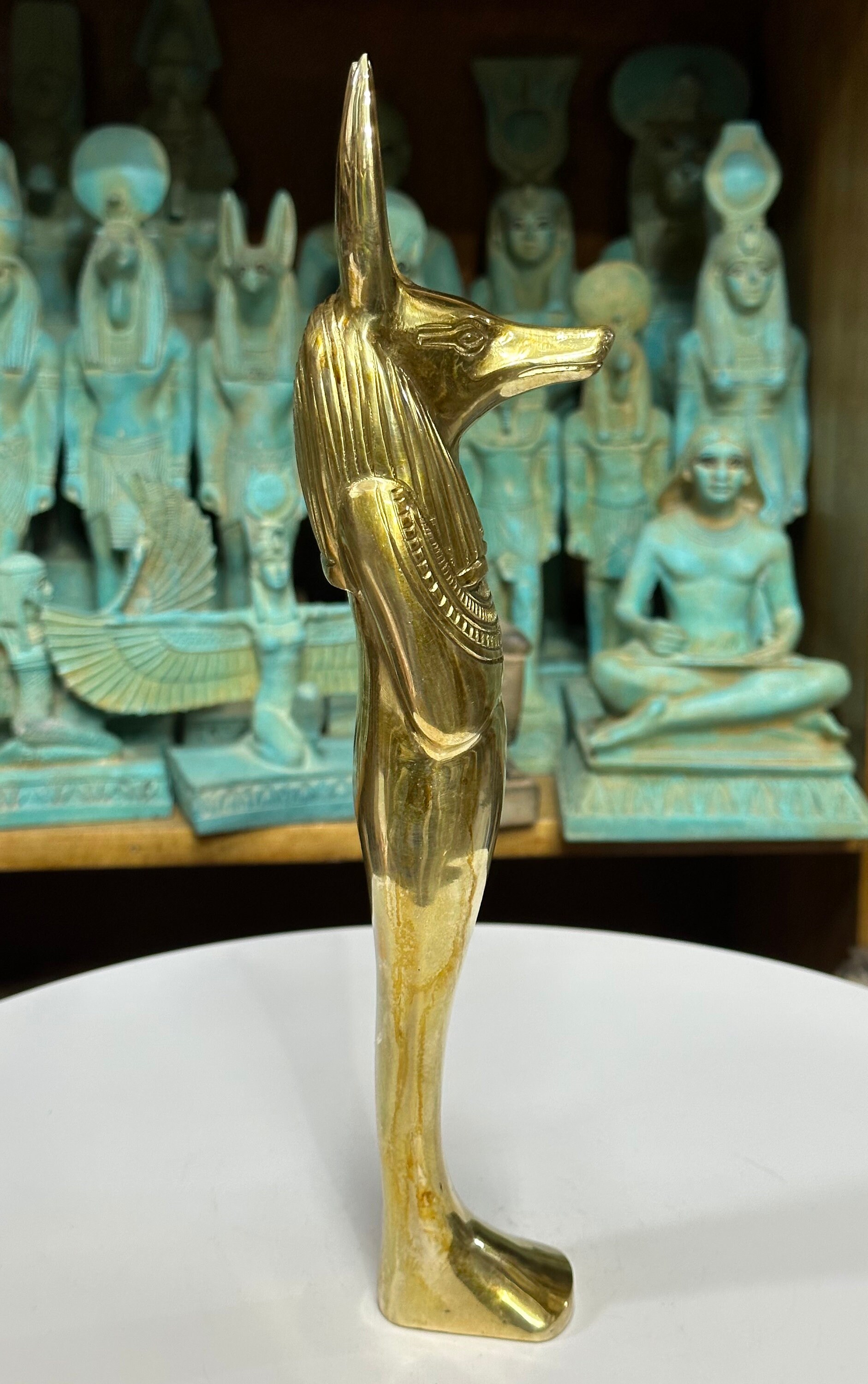 アヌビス - エジプト神話で最も重要な神の一人 - ミイラ化 - 守護 - 銅