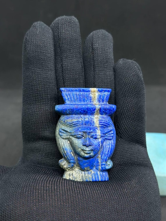 ラピスラズリのハトホルのお守り:エジプトの女神ペンダント ラピスラズリのハトホルのお守り:エジプトの女神ペンダント