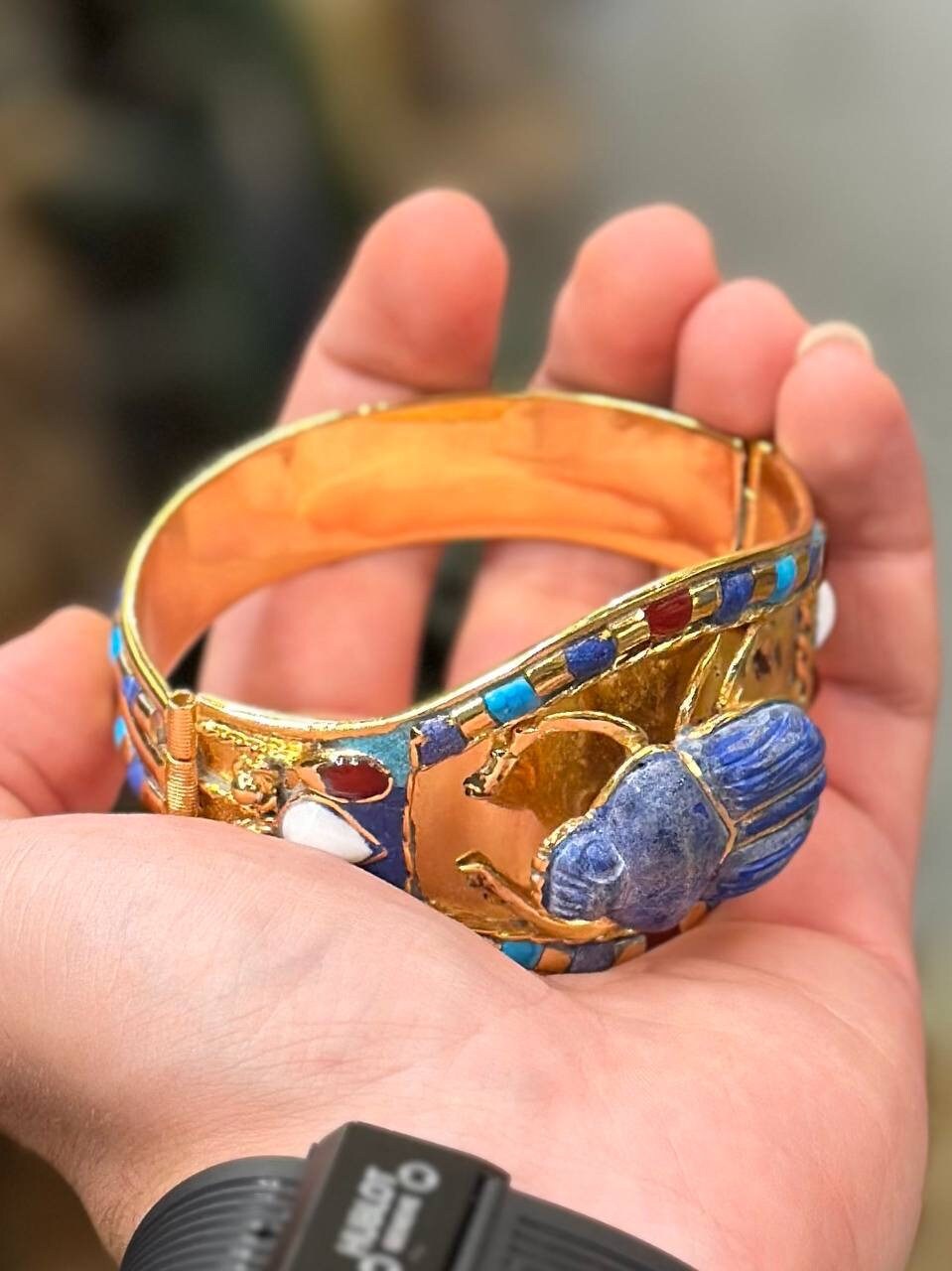 24金メッキ ラピスラズリ スカラベ ブレスレット：エジプト博物館 