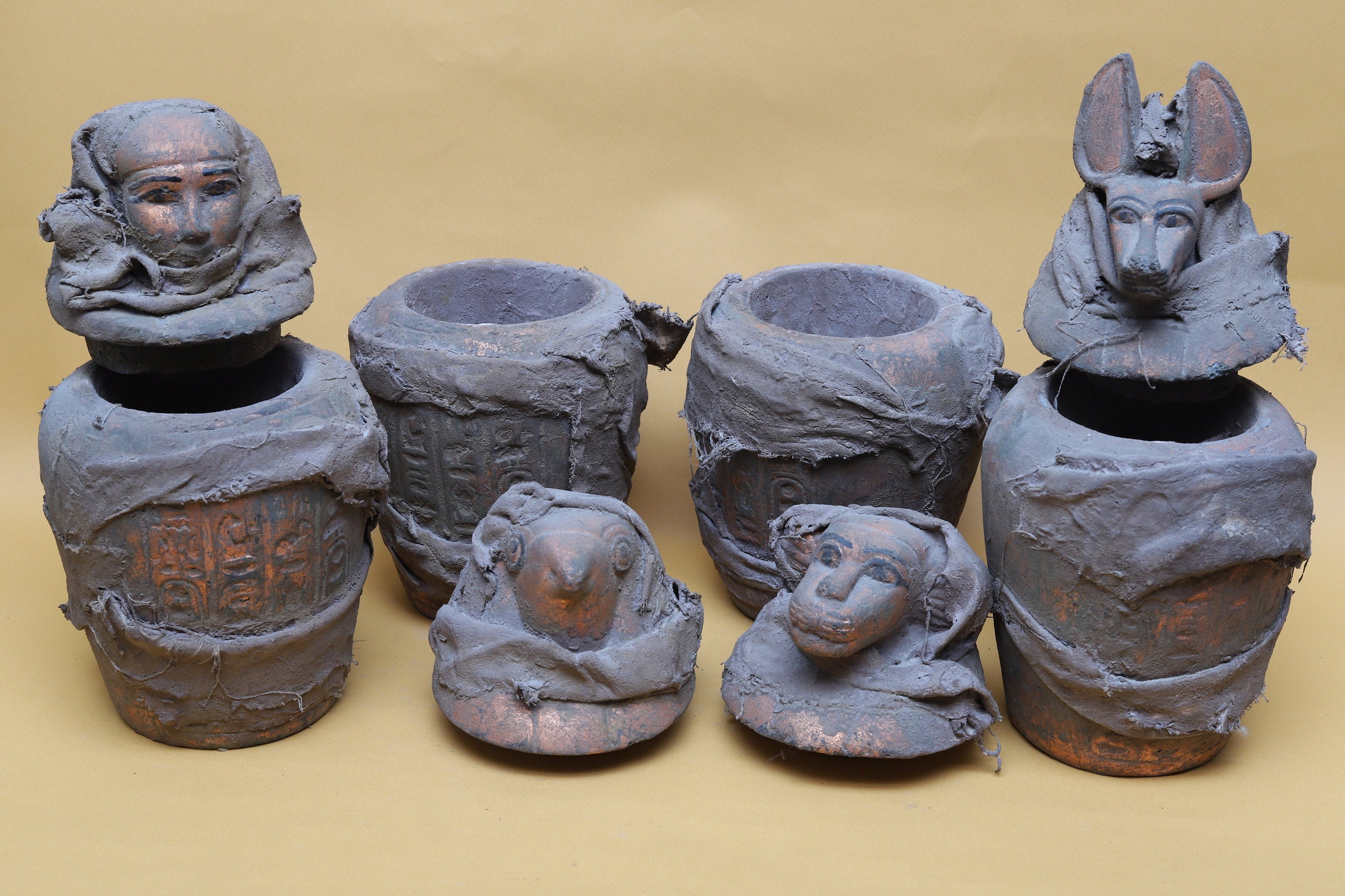 ユニークなカノプス壺（ホルスの息子たち）ミイラ化のための壺