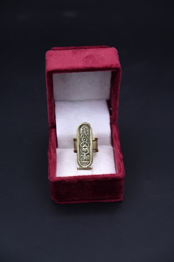 Anillo de Tutankamón Anillo del antiguo Egipto Un anillo con