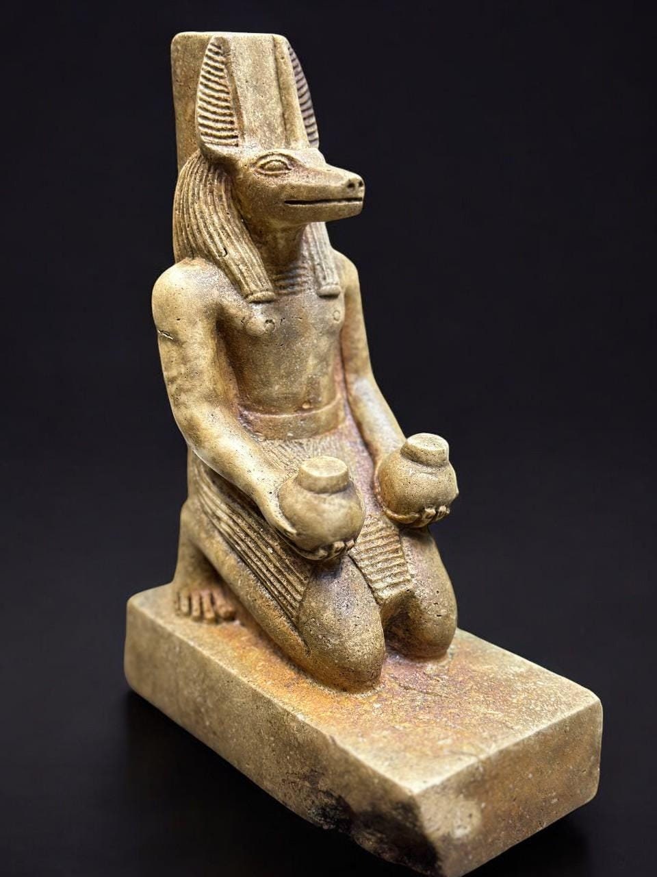 古代エジプトの神々 アヌビスとホルス頭部 彫刻 彫像 古代エジプトの神々：アヌビスとホルス頭部 彫刻 彫像