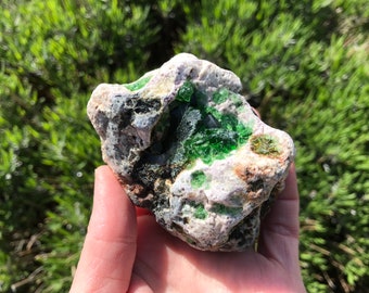 Smaragdgroen zeeglas, ruwe edelsteen zoals grof strandglas, set van 1, 302 g