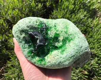 Smaragdgroen zeeglas, ruwe edelsteen zoals grof strandglas, set van 1, 1240 g XXL geode-achtig