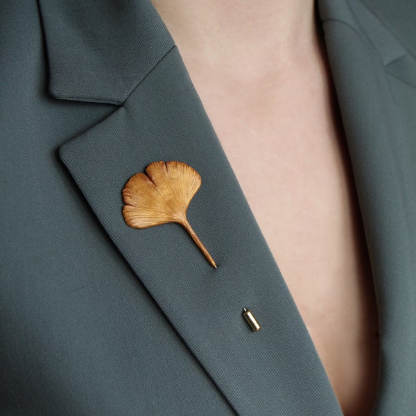 Broche de hoja de Ginkgo de arcilla polimérica, alfiler de hoja de Ginko Biloba dorado hecho a mano, joyería Gingko para regalo del día de Chrismas para mujer