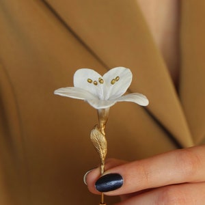 Realistic White Lily Flower Brooch, Polymer Clay Floral Pin, Floral Handmade Accessories, Lily Brooch Gift for Woman image 2