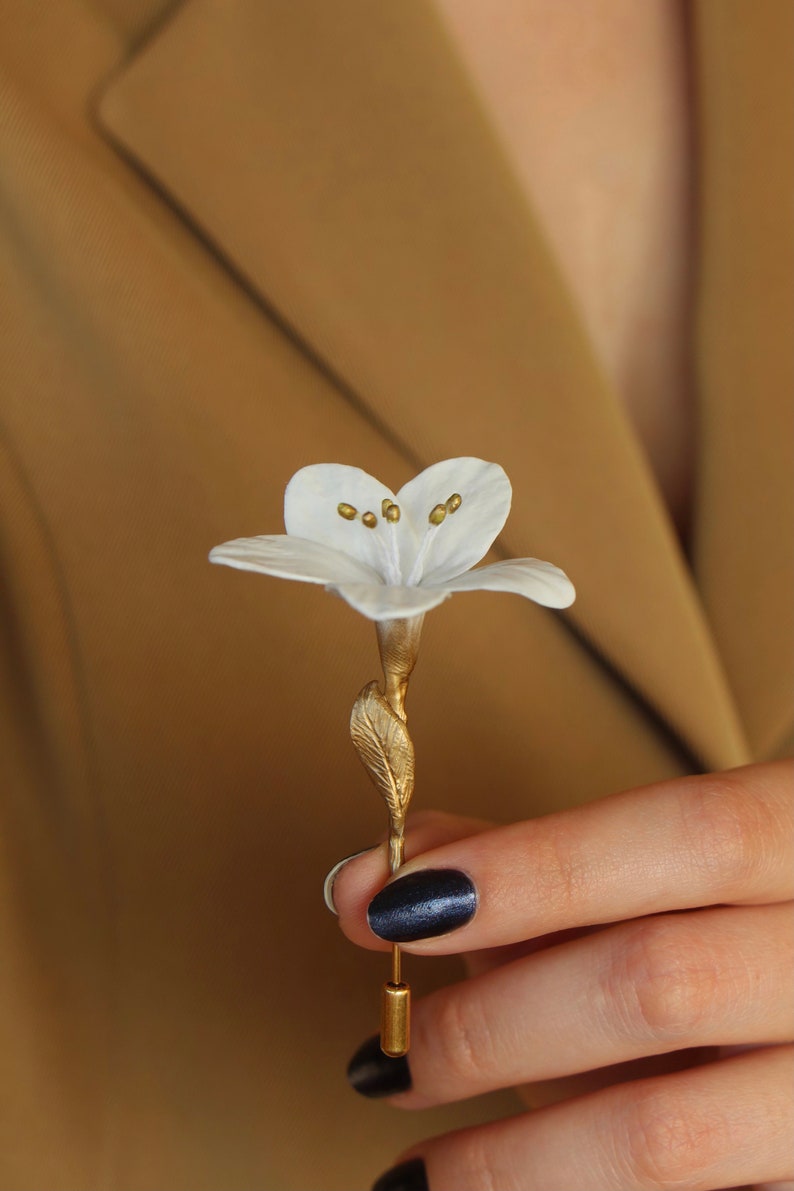Realistic White Lily Flower Brooch, Polymer Clay Floral Pin, Floral Handmade Accessories, Lily Brooch Gift for Woman image 2