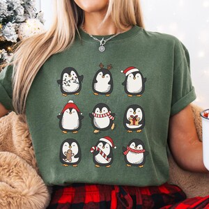 Weihnachtspinguine Shirt, Urlaub Comfort Colors® T-Shirt, Pinguin-Liebhaber-T-Shirt, süßes Tier-T-Shirt, Pinguin-Weihnachtslicht-Pyjama-Shirt
