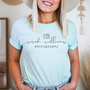 Benutzerdefinierte Fotograf Shirt, personalisierte Fotografie Name T-Shirt, Geschenk für Fotografen, Fotograf Logo Tshirt, Hochzeit Neugeborenen Familien Studio