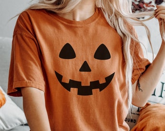 Halloween Shirt Comfort Colors®, Pumpkin Face Tee for Women, Cute Spooky Season Clothing, Funny Jack O Lantern T-Shirt, Halloween Party