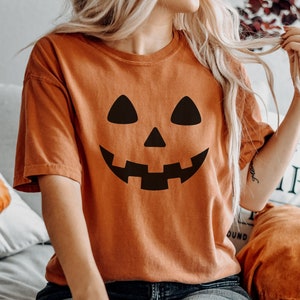 Halloween Shirt Comfort Colors®, Pumpkin Face Tee for Women, Cute Spooky Season Clothing, Funny Jack O Lantern T-Shirt, Halloween Party