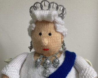 Queen Elizabeth II Tea Cosy Knitting Pattern