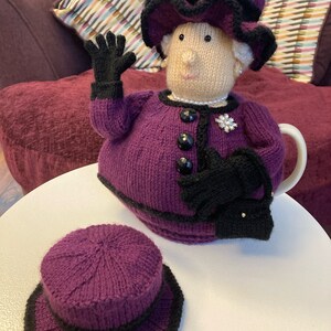 Queen Elizabeth II Jubilee Tea Cosy Knitting Pattern image 4