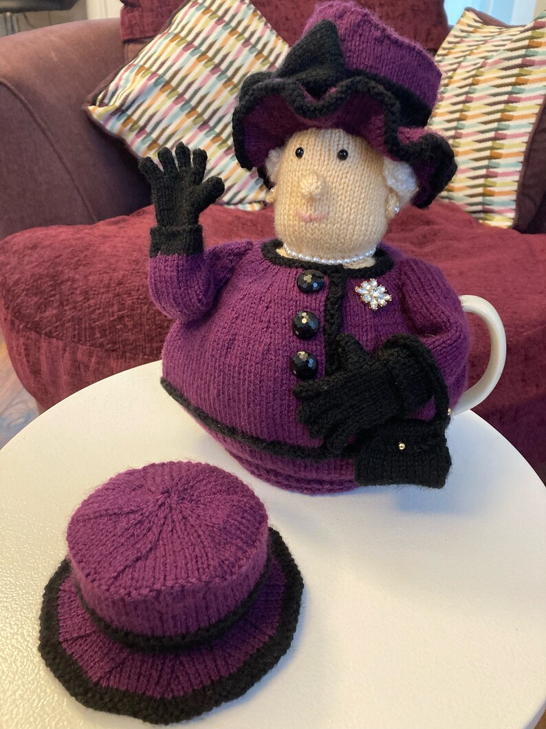 Queen Elizabeth II Jubilee Tea Cosy Knitting Pattern image 4