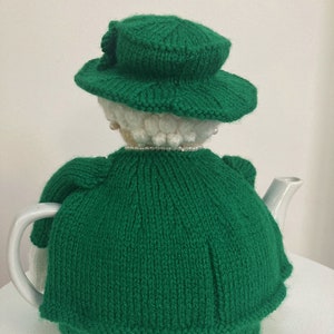 HM Queen Elizabeth II und Paddington Double Tea Gemütliches Strickmuster Bild 4