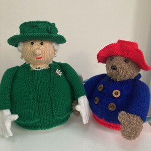 HM Queen Elizabeth II and Paddington Double Tea Cosy Knitting Pattern