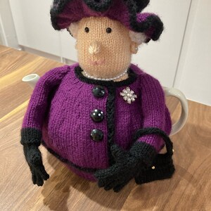 Queen Elizabeth II Jubilee Tea Cosy Knitting Pattern