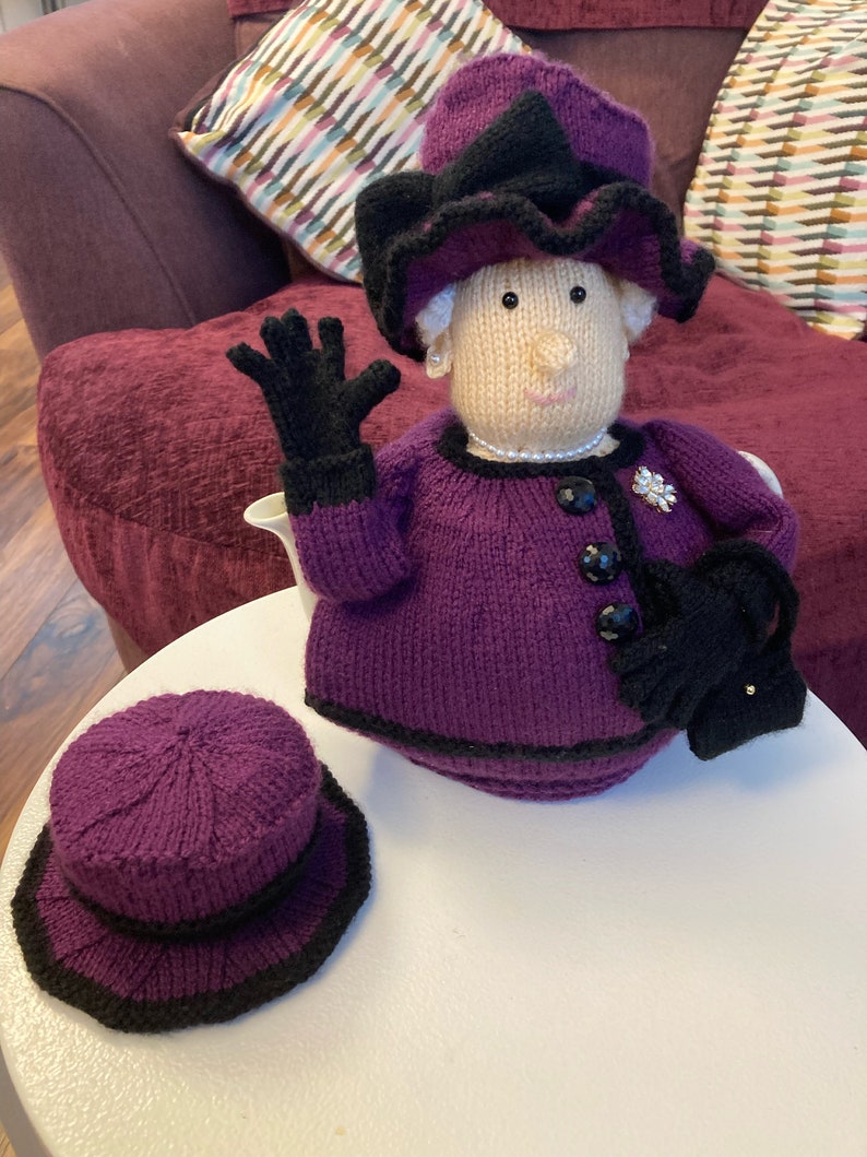 Queen Elizabeth II Jubilee Tea Cosy Knitting Pattern image 5