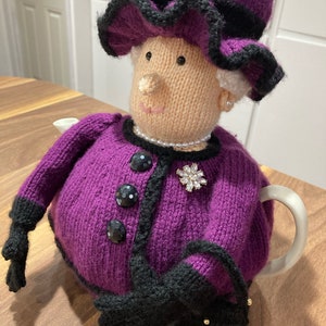 Queen Elizabeth II Jubilee Tea Cosy Knitting Pattern image 1