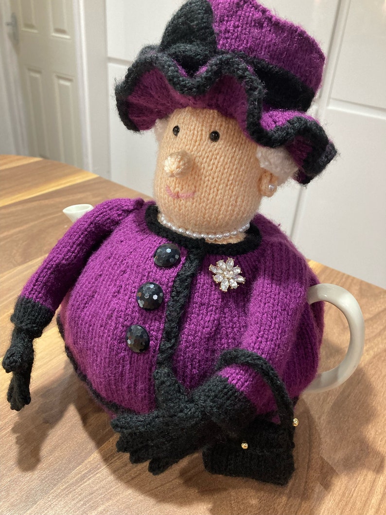 Queen Elizabeth II Jubilee Tea Cosy Knitting Pattern image 1