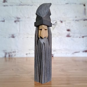 Graue Zauberer Gnom Holz schnitzen Kleine 6-Zoll-Holzstatue