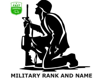 Calcomanía de vinilo personalizada de soldado militar: rango y nombre para coche, portátil o ventana.