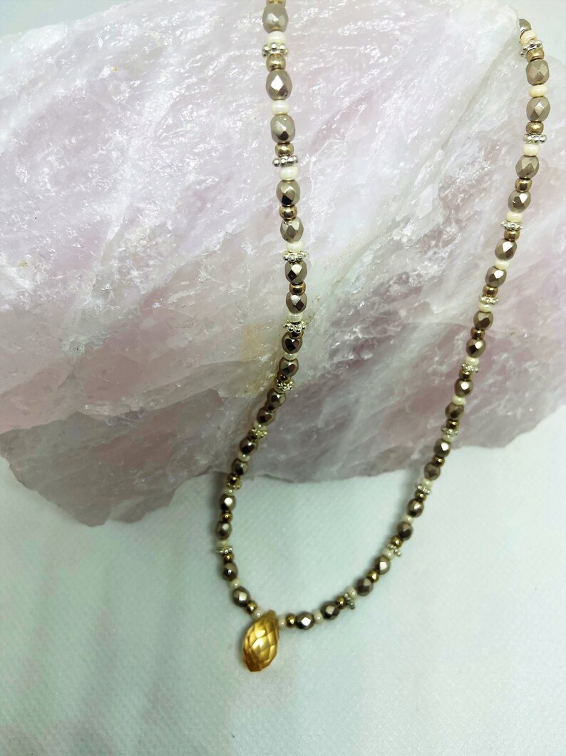 Women/'s 18 inch single strand beaded necklace in beige and champagne colored beads with silver-toned toggle clasp