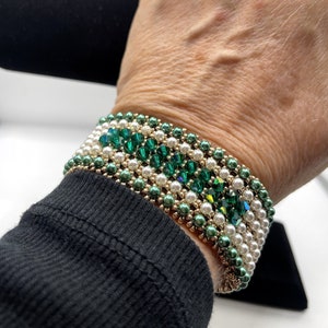 Green and ivory beaded holiday bracelet