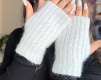 Fluffy and cozy knit set Hat mittens