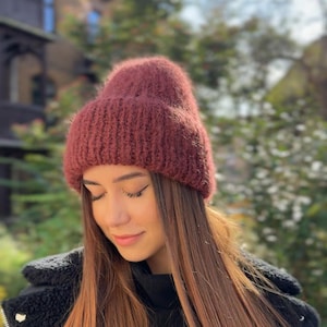 Bonnet bordeaux en alpaga côtelé, bonnet tricoté pour femme, bonnet en tricot torsadé d&#39;hiver camel, bonnet en laine de pêcheur, cadeau pour femme, bonnet tête de mort unisexe