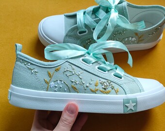 Custom Embroidered Big Star sneakers / Custom sneakers Flower Embroidery / Custom Embroidery Wedding Sneakers / Wedding Gift